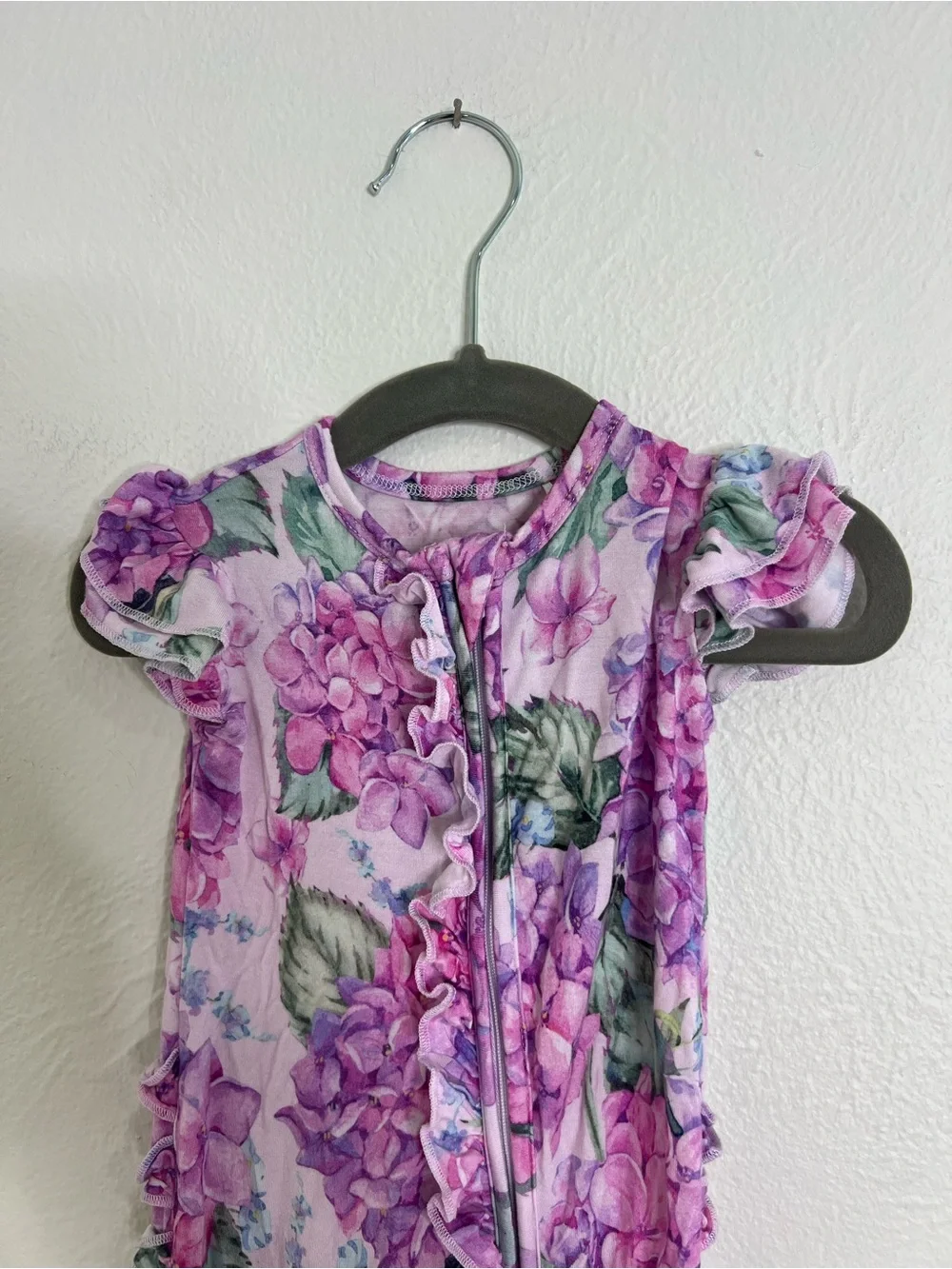 Bums & Roses Baby Girls Purple Floral One-Piece Romper size 6-9 months